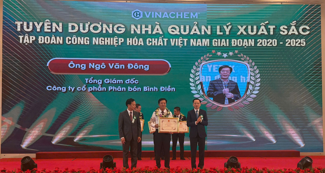 Ông Ngô Văn Đông - Tổng Giám đốc Công ty CP Phân bón Bình Điền được vinh danh Nhà lãnh đạo xuất sắc của Tập đoàn Hóa chất Việt Nam giai đoạn 2020-2025.