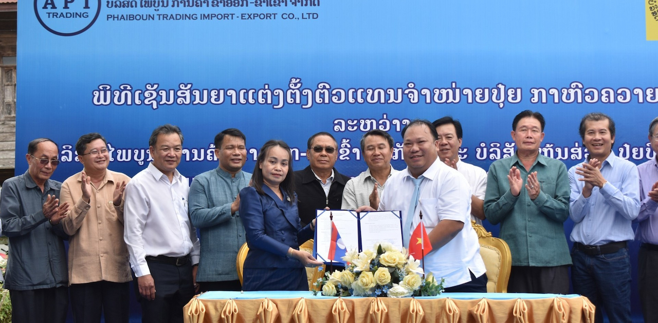 Công ty Cổ phần Bình Điền Quảng Trị phối hợp với Công ty TNHH XNK Phaiboun tổ chức tổng kết thử nghiệm mô hình canh tác tại thôn Nakhua huyện Uthoumphone - Lào