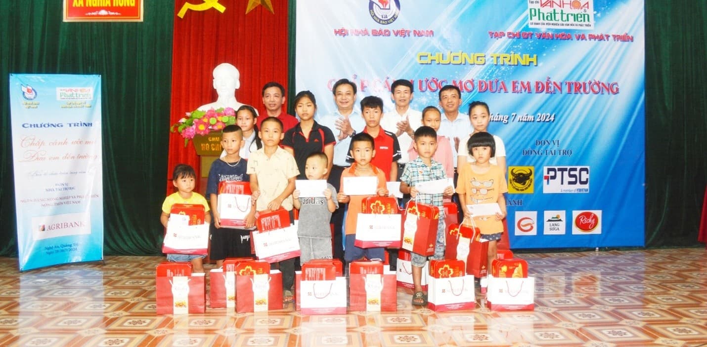 Chương trình “Chắp cánh ước mơ đưa em đến trường” - Tiếp thêm động lực cho trẻ em nghèo hiếu học