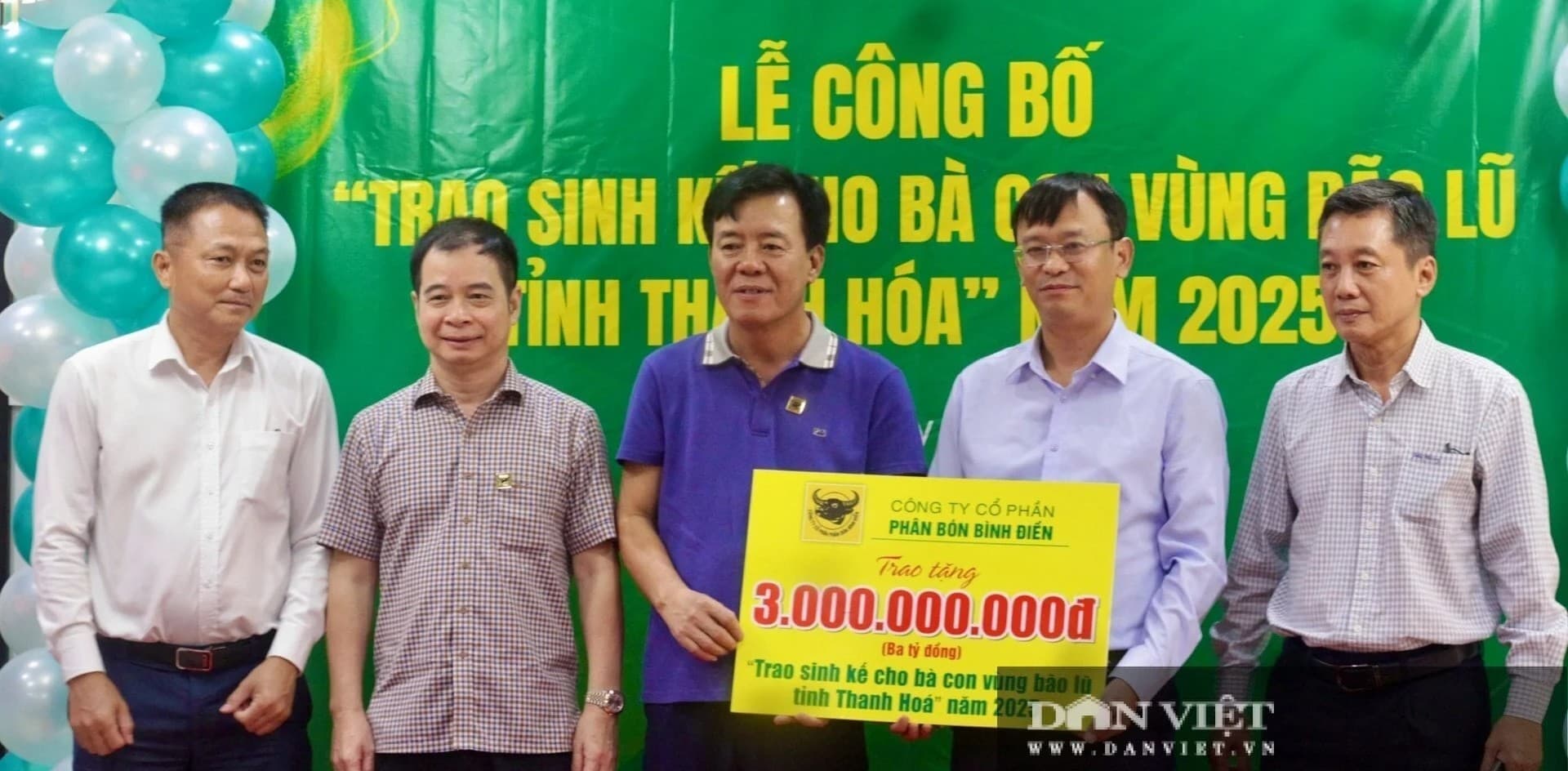 Ước mơ “vàng” trên cánh đồng bạc trắng sau lũ