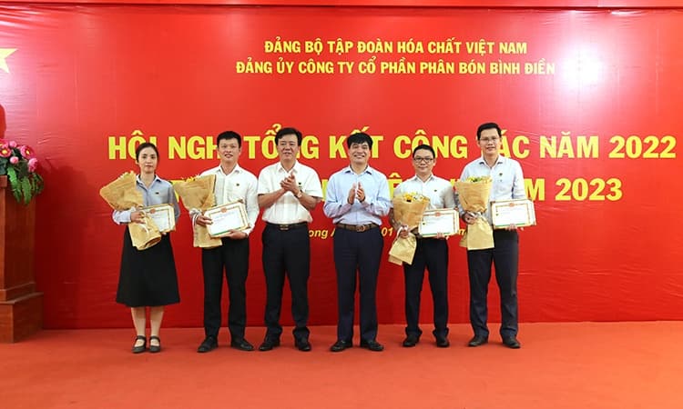 Đảng ủy Phân bón Bình Điền thực hiện tốt công tác xây dựng Đảng và hoàn thành vượt mức các nhiệm vụ chính trị đề ra
