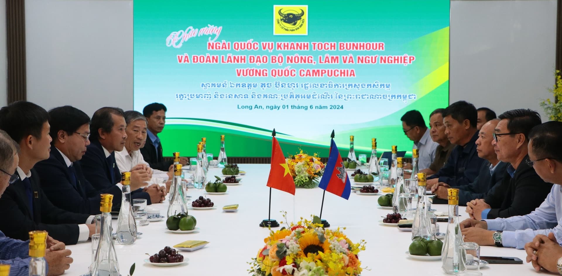 Lãnh đạo Campuchia tâm đắc với chương trình canh tác lúa thông minh của Việt Nam