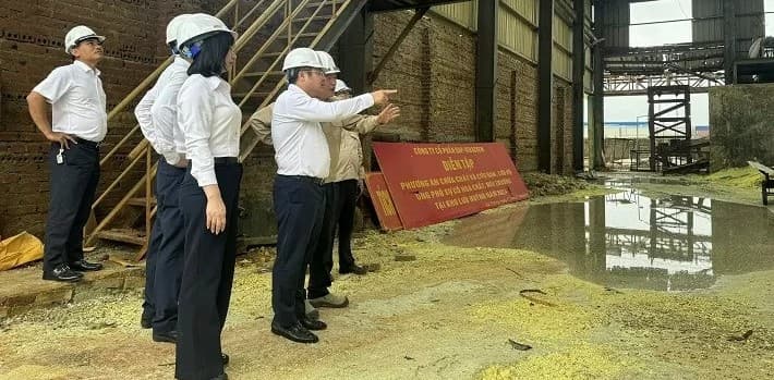 Chủ tịch HĐTV Vinachem làm việc với các doanh nghiệp phân bón về khắc phục hậu quả sau bão