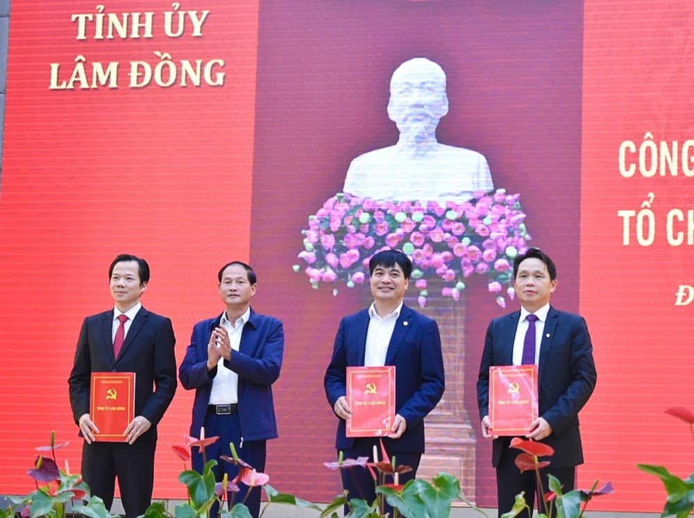 Đảng ủy Tập đoàn Hóa chất Việt Nam Tiếp nhận đảng viên từ huyện ủy Đức Trọng, Lâm Đồng