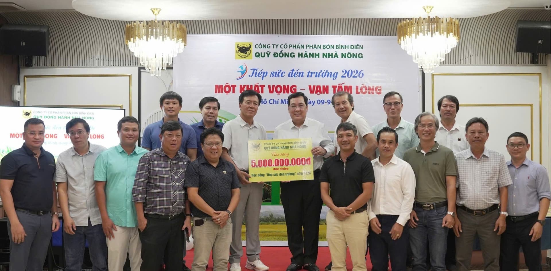 MỘT KHÁT VỌNG – VẠN TẤM LÒNG BÌNH ĐIỀN TIẾP TỤC TRAO 5 TỶ ĐỒNG “TIẾP SỨC ĐẾN TRƯỜNG” NĂM 2026