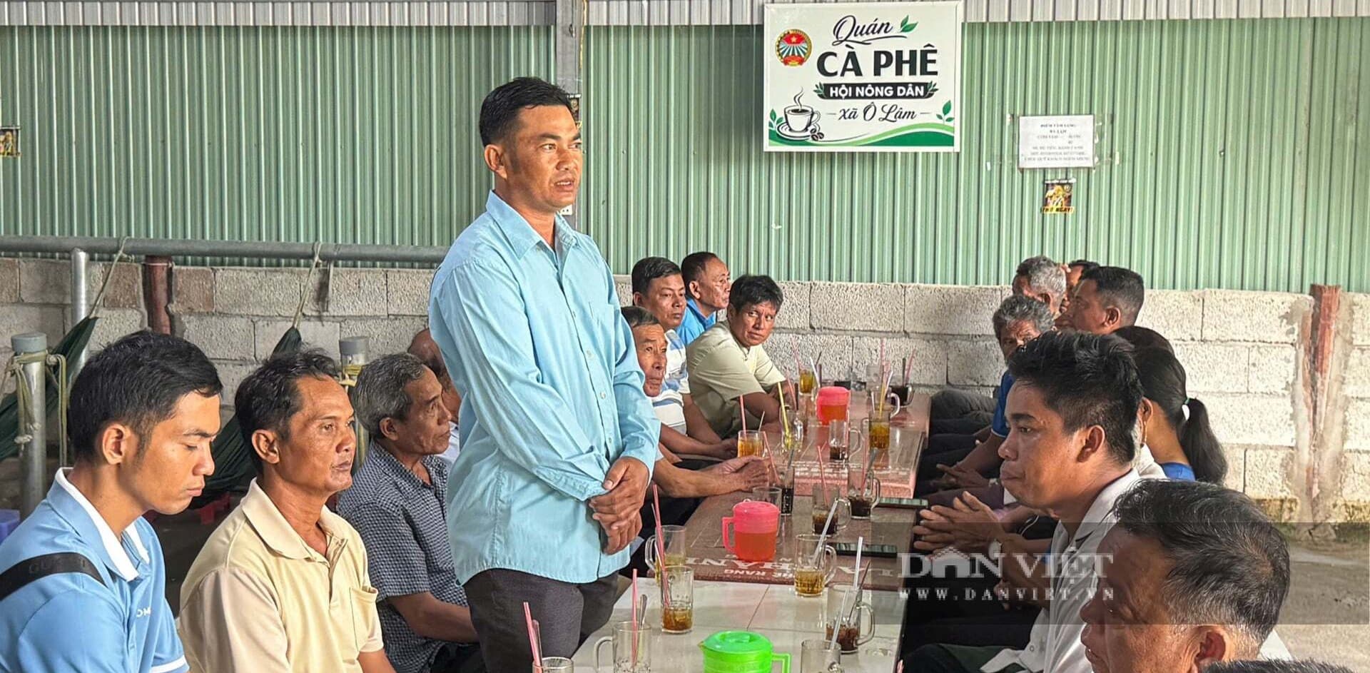 "Quán cà phê nông dân" ở An Giang: Nơi nông dân vừa uống cà phê, vừa cập nhật giá nông sản, học kỹ thuật canh tác